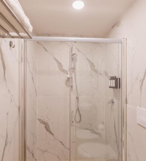 bagno doccia_beb_bluparthenopesuites_napoli_bed and breakfast