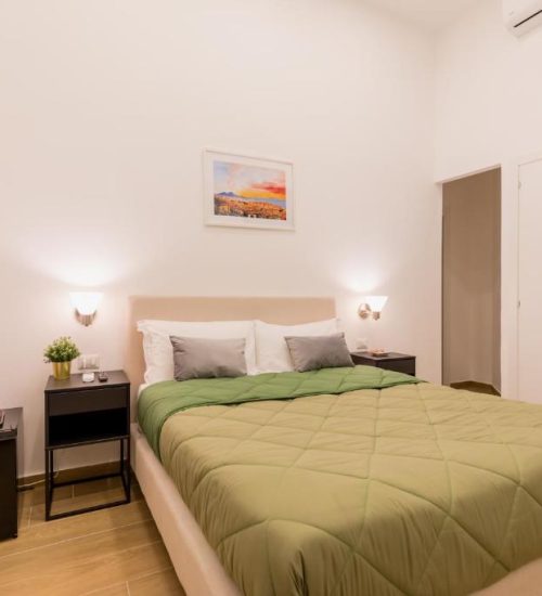 camera matrimoniale deluxe e servizi_beb_bluparthenopesuites_napoli_hotel