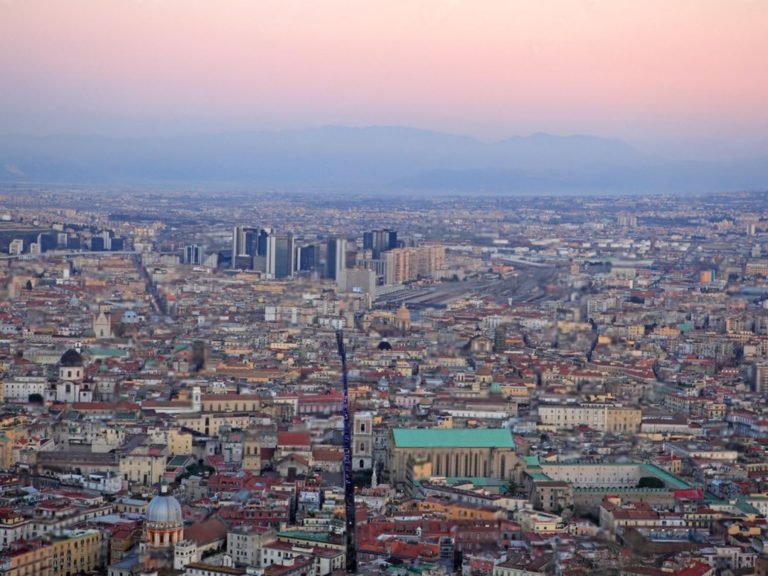 Spaccanapoli_a pochi passi da noi_bluparthenopesuites.jpg