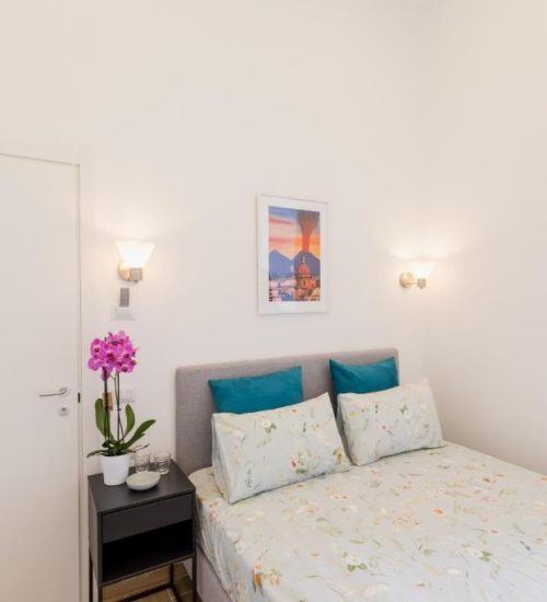 camera matrimoniale superior con balcone_beb_napoli_bluparthenopesuites