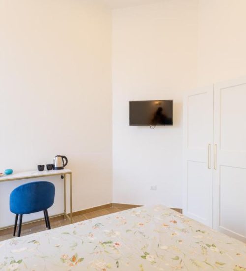 camera matrimoniale superior_beb_bluparthenopesuites_centro_napoli