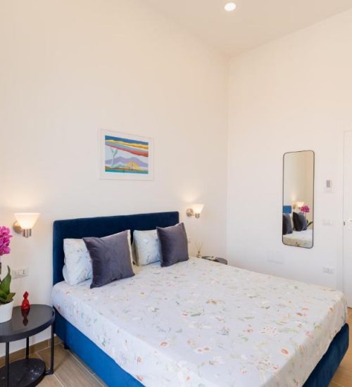 camera matrimoniale superior_beb_napoli_bluparthenopesuites_con_balcone